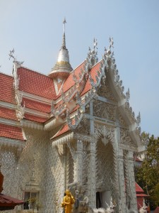 The main temple building at Wat Mai Kahm Wan